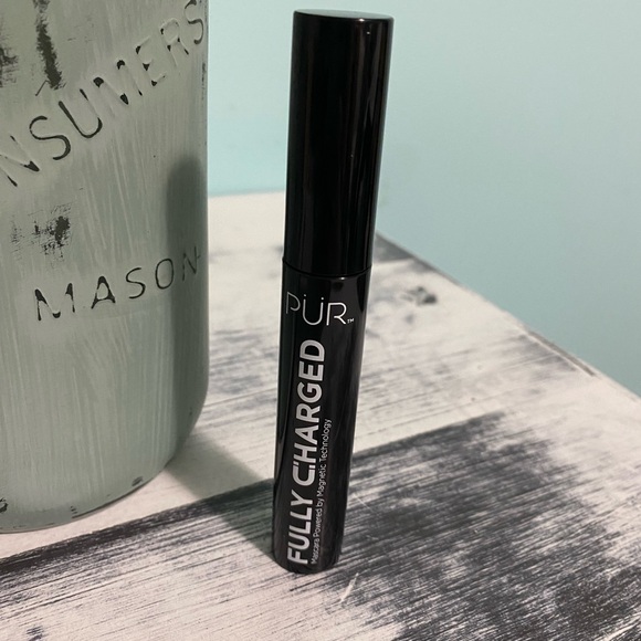 Pur Fully Charged Mascara Powered by Magenta Technology - Picture 1 of 2